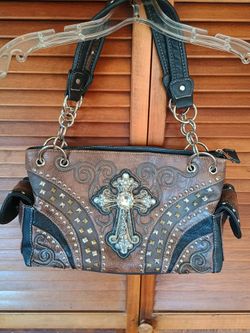 Like new handbag/ purse w lots of compartments!