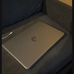 14 In. HP laptop, 11th gen i5 cpu, 256 gbs, 12 GB RAM **100%  FUNCTIONAL