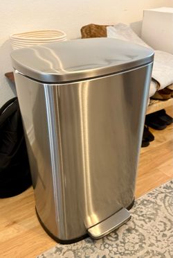 Stainless Steel Trash Can (26" x 17")
