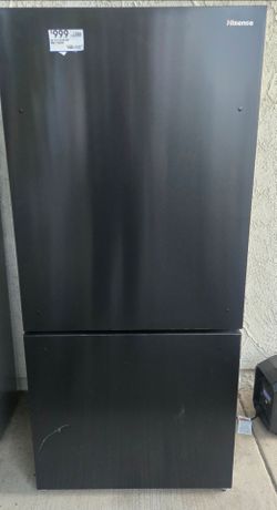 NEW Hisense 17.2 Cu Ft Counter Depth Refrigerator