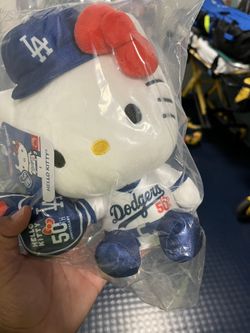 Hello kitty plushie 🩷