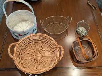 Collection of 5 woven and metal decorative storage baskets