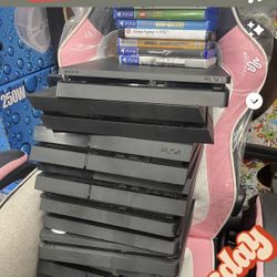 PLAY STATION 4. WITH GAME AND CONTROLLER 