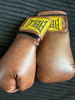 Boxing gloves