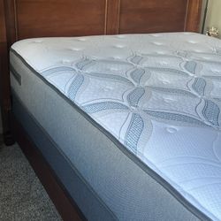 13” Sealy Queen Mattress In Good Condition 