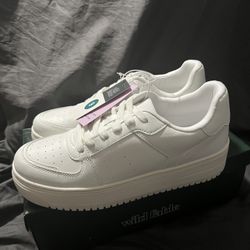 BRAND NEW IN BOX Women’s Lola Lace Up Sneakers - Size 9 - White - Wild Fable New in Box - Size 9 White - So cute!