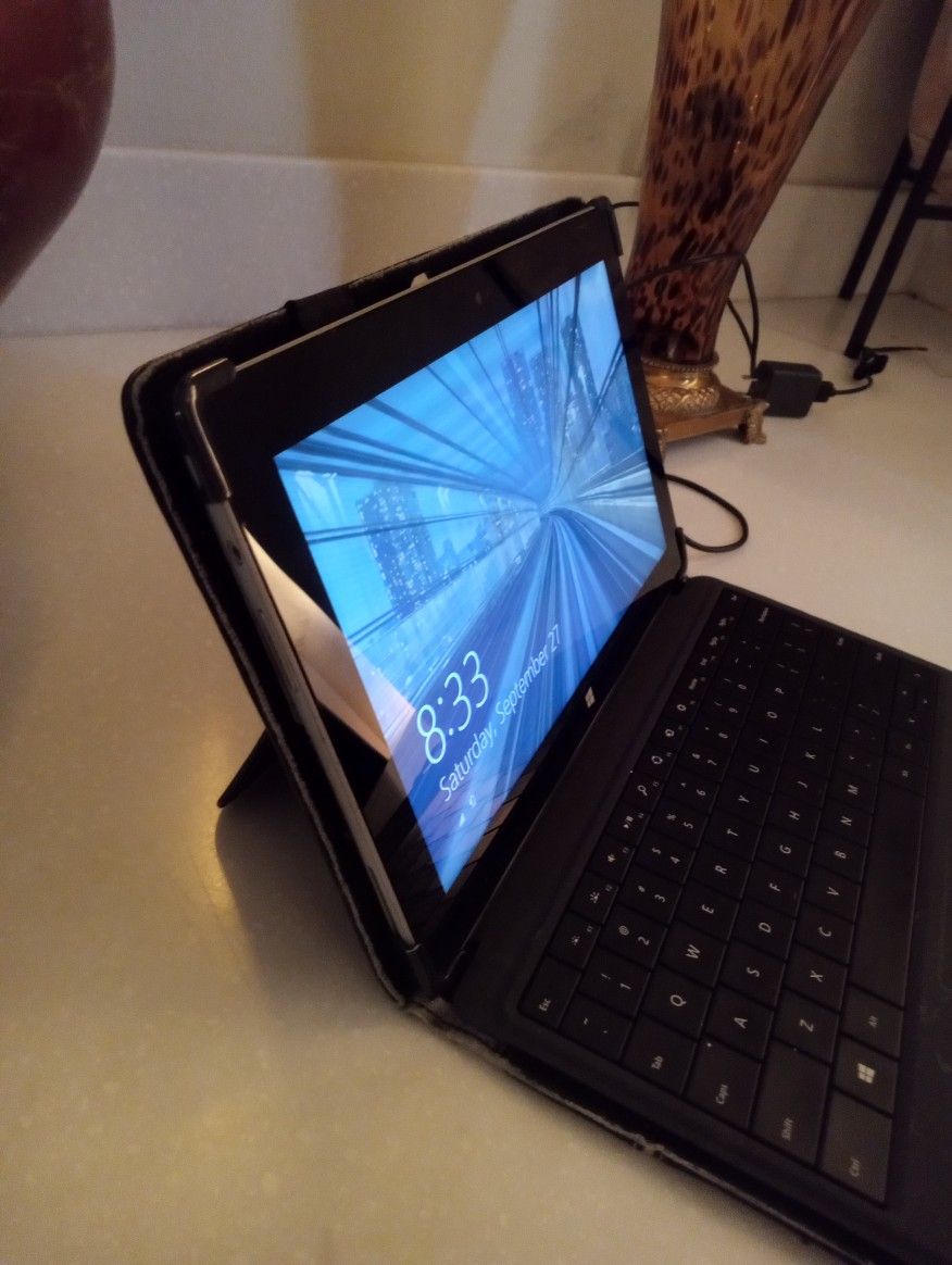 Microsoft Surface Pro 2  64 GB 2 In 1 Detachable Keyboard Device