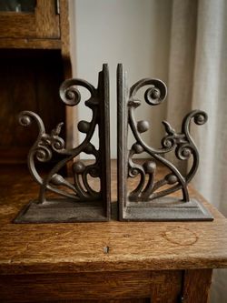 Vintage Cast Iron Decorative Bookends Pair