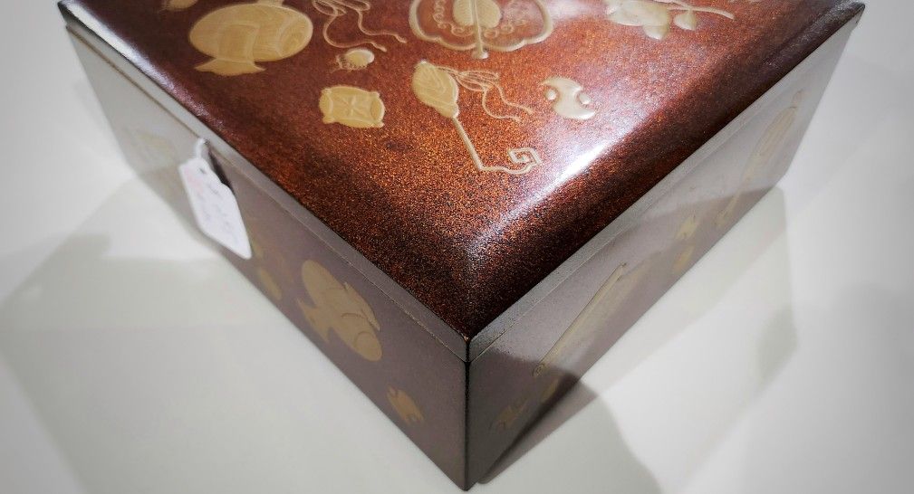 Antique Maki e Jūbako Lacquered 5 Tier Food Box with Storage Case (c. 1810s)