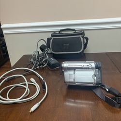 Sony DCR-TRV480 Digital-8 D8 Camcorder with Charger and Battery, Tested
