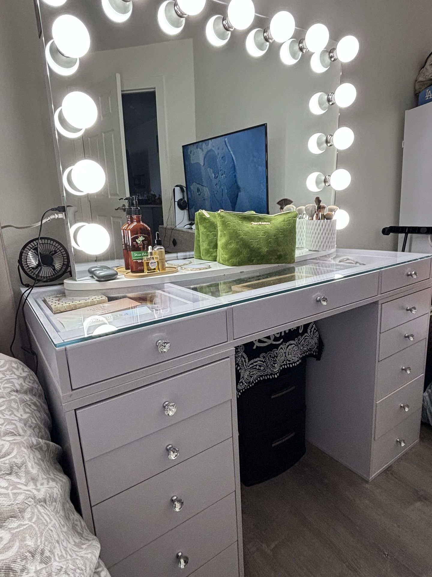 Impressions Vanity
