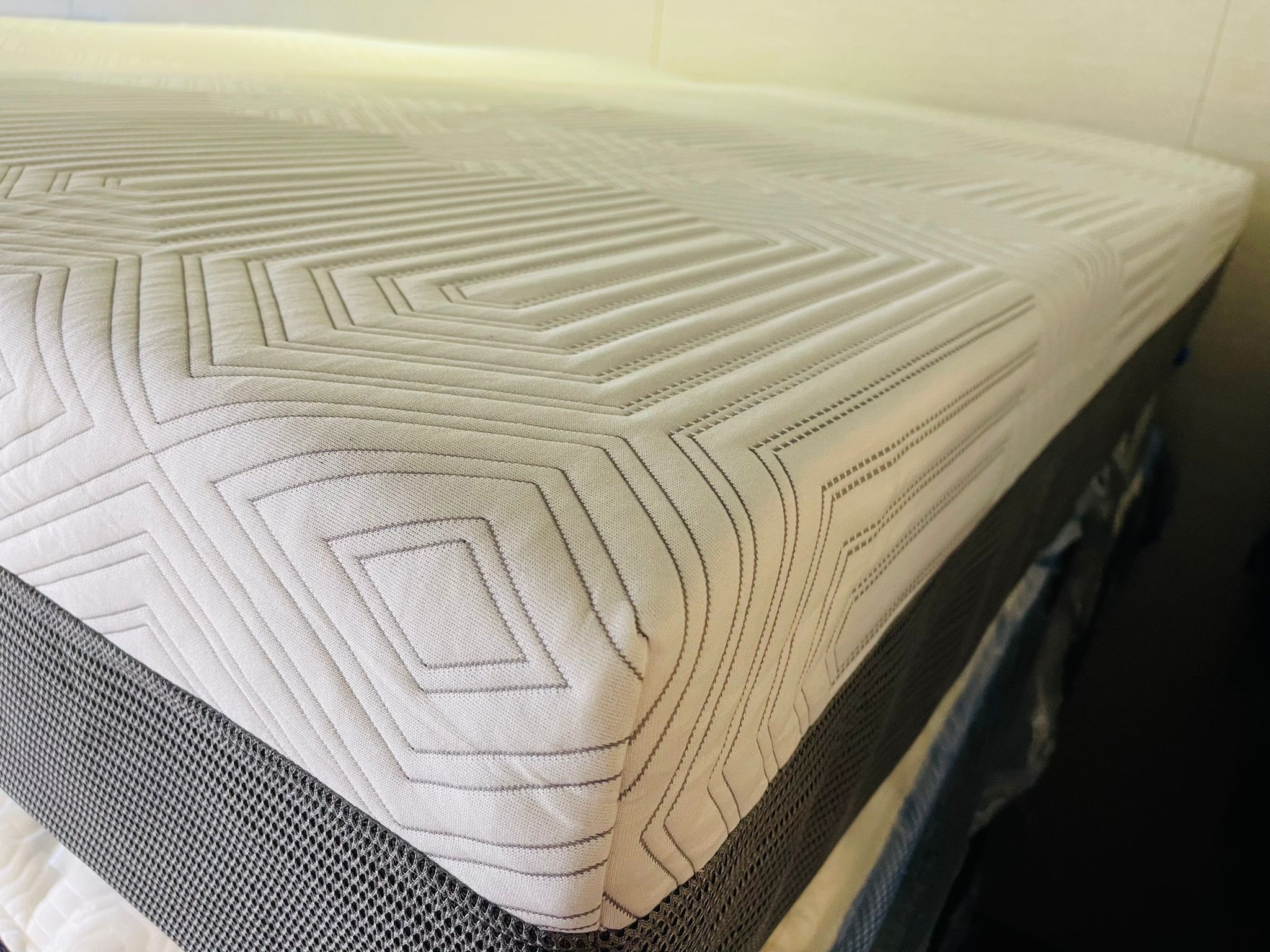 queen mattress memory foam snug