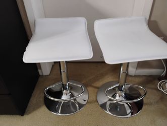 2 Bar Stools adjustable white faux leather great condition
