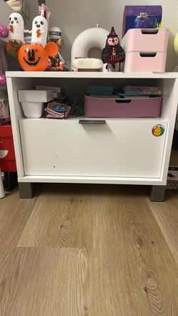 Bed side table