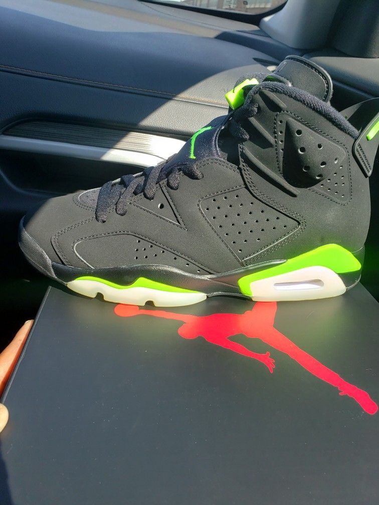 Jordan Retro Electric Green GS size and 7y