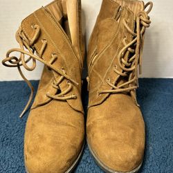 Women’s Brown lace up boots size 8.5