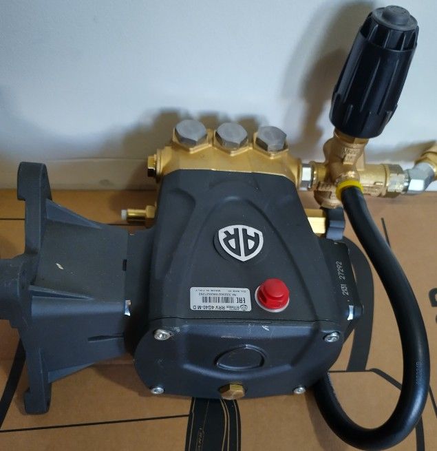 PRESSURE WASHER PUMP BY ANNOVI REVERBERI AR MODEL # RRV4G40 4000 PSI AT 4GPM TRIPLEX 1 INCH SHAFT