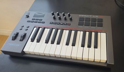 Nektar Impact LX25 midi keyboard