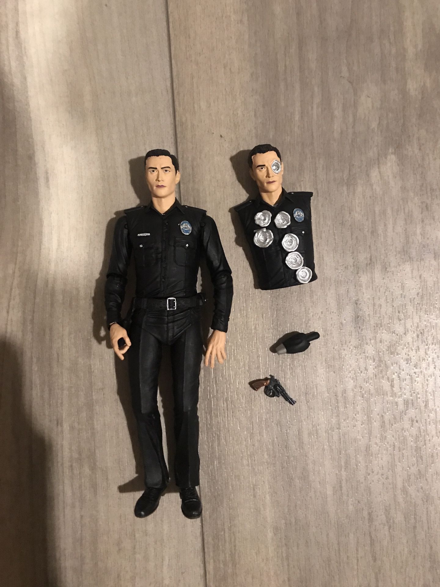 Neca Terminator Gneiss T-1000 Police Disguise