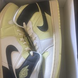 Mens Air Jordan 1 Mid se size 12