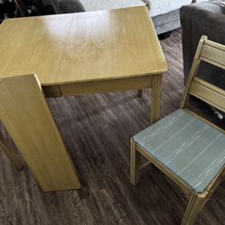 Table with Three Chairs & Leaf