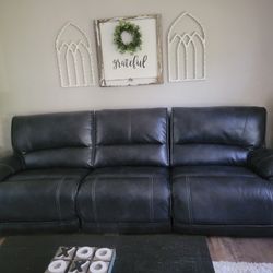 Large 9ft LEATHER NAvy Couch*3 Recliners*