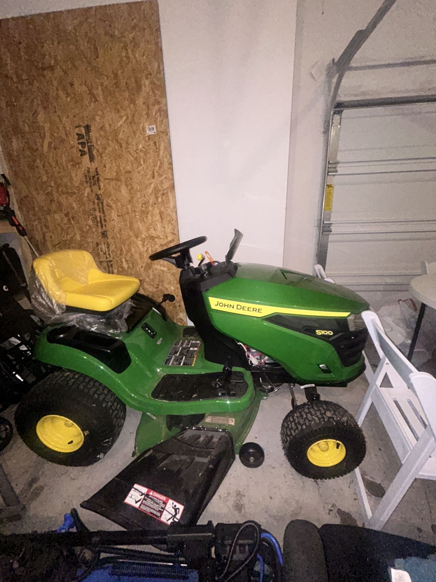 S100 42 in. 17.5 HP Gas Hydrostatic Riding Lawn Mower