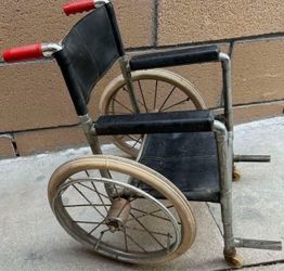 Halloween decorations wheelchair mini salesman sample