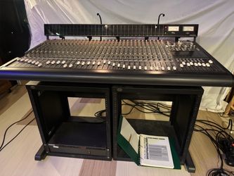 Mackie 32.8, 8-Bus Mixing Console