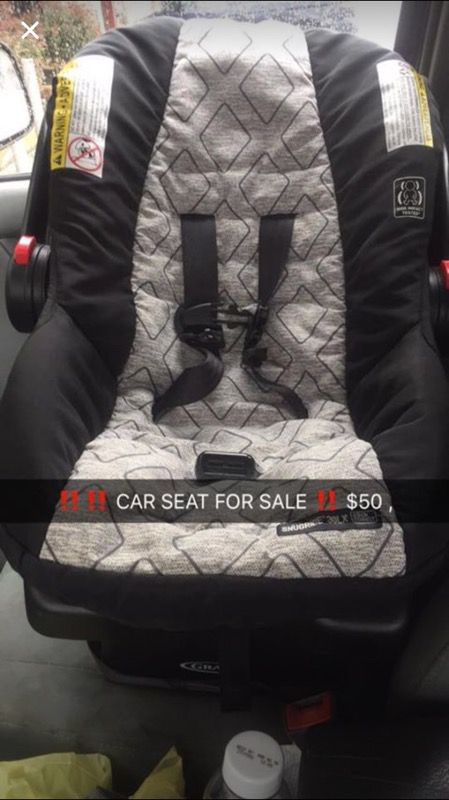Graco car seat ! Comes with 2 car bases. 4-30 pounds