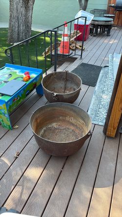 Cast irons cauldron