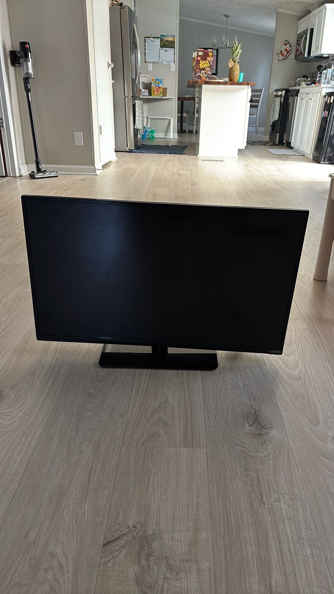 32 Inch Vizio Tv ( No Smart & No Remote)