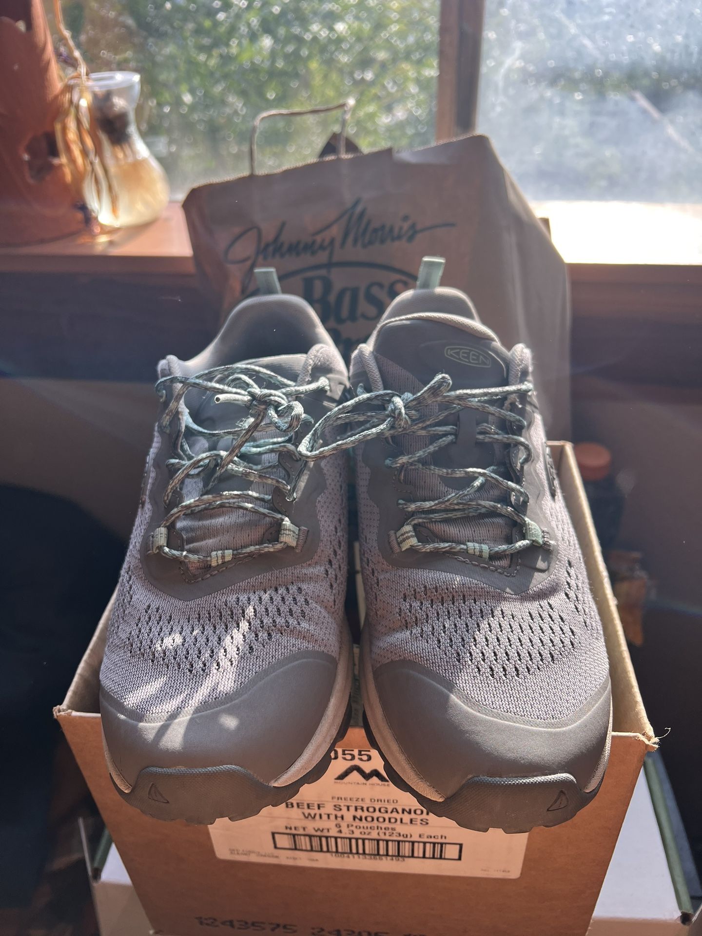 KEEN HIKING SHOES