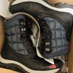 Mens North Face Size US 12 Snow Boots