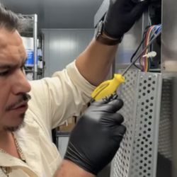 ❄️ Walk-In Cooler Repair – Fast Commercial Service! ❄️