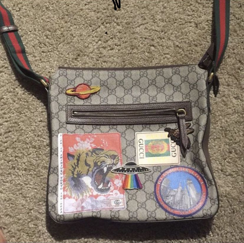 Gucci Messenger Bag 100 percent authentic !!