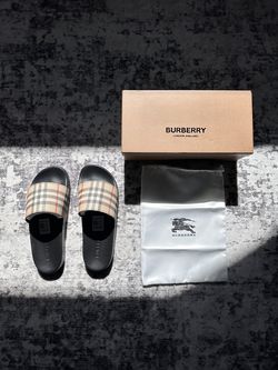 Classic plaid Burberry slides