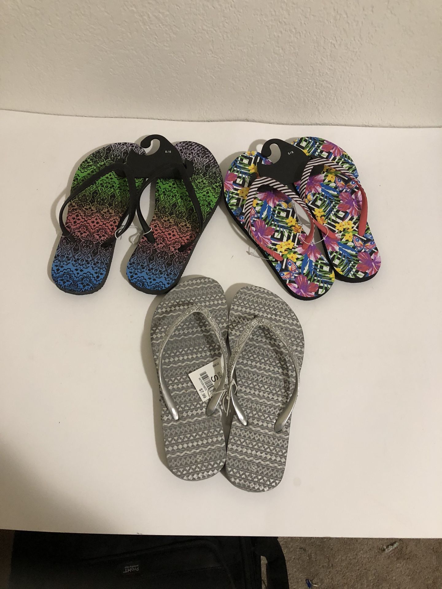 Slippers - Size:5/6
