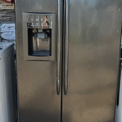 36” GE PROFILE SIDE X SIDE REFRIGERATOR “WORKS GREAT “ IN BLACK