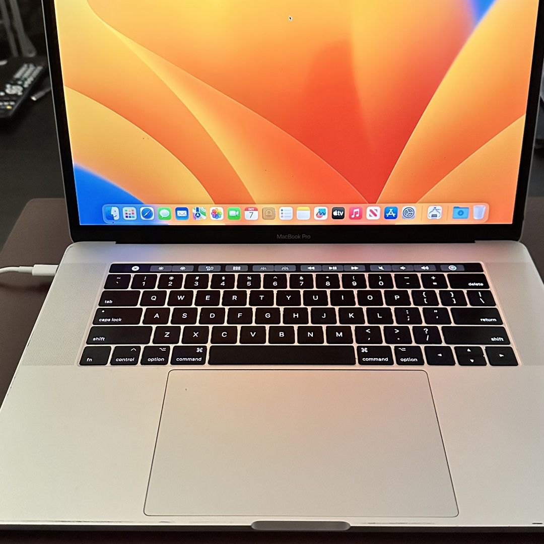 MacBook Pro 2017 15" 2.8GHz  256SSD 16GB