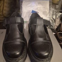 Doc martin mary.Jane women's size six only been worn once or twice perfect condition