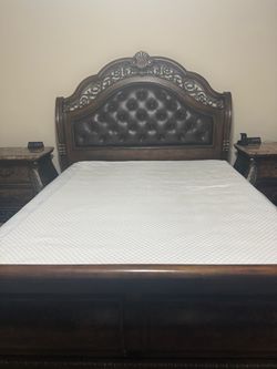 Pulaski Birkhaven Traditional Bedroom Set - Tufted Leather Bed & Marble-Top Dresser