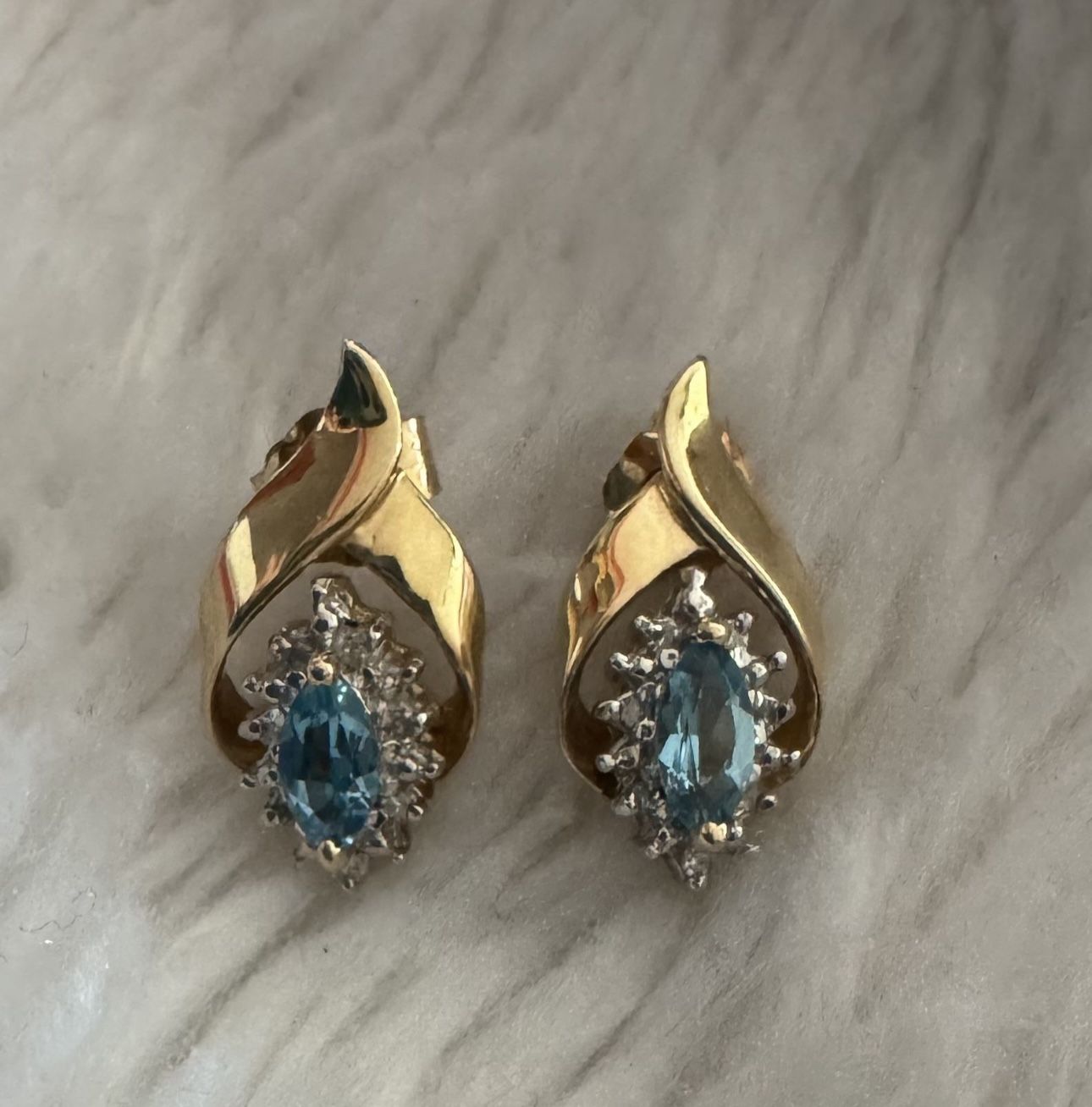 Gorgeous 14k Diamond & Blue Topaz Pierced Earrings