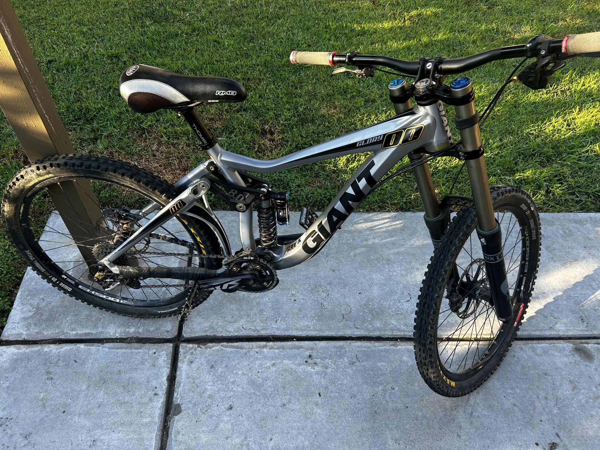 2011 Giant glory DH bike