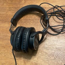LyxPro HAS-10 Closed Back Over-Ear Professional Studio Headphones