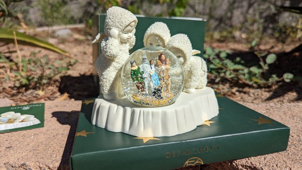 Department 56 Snowbabies "They're Coming From Oz, Oh My!" Wizard of Oz globe