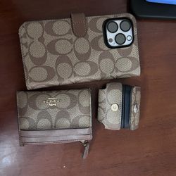 iPhone 16pro Max With AirPods Pro 2 And Accessories 950$ Firm No Trades 