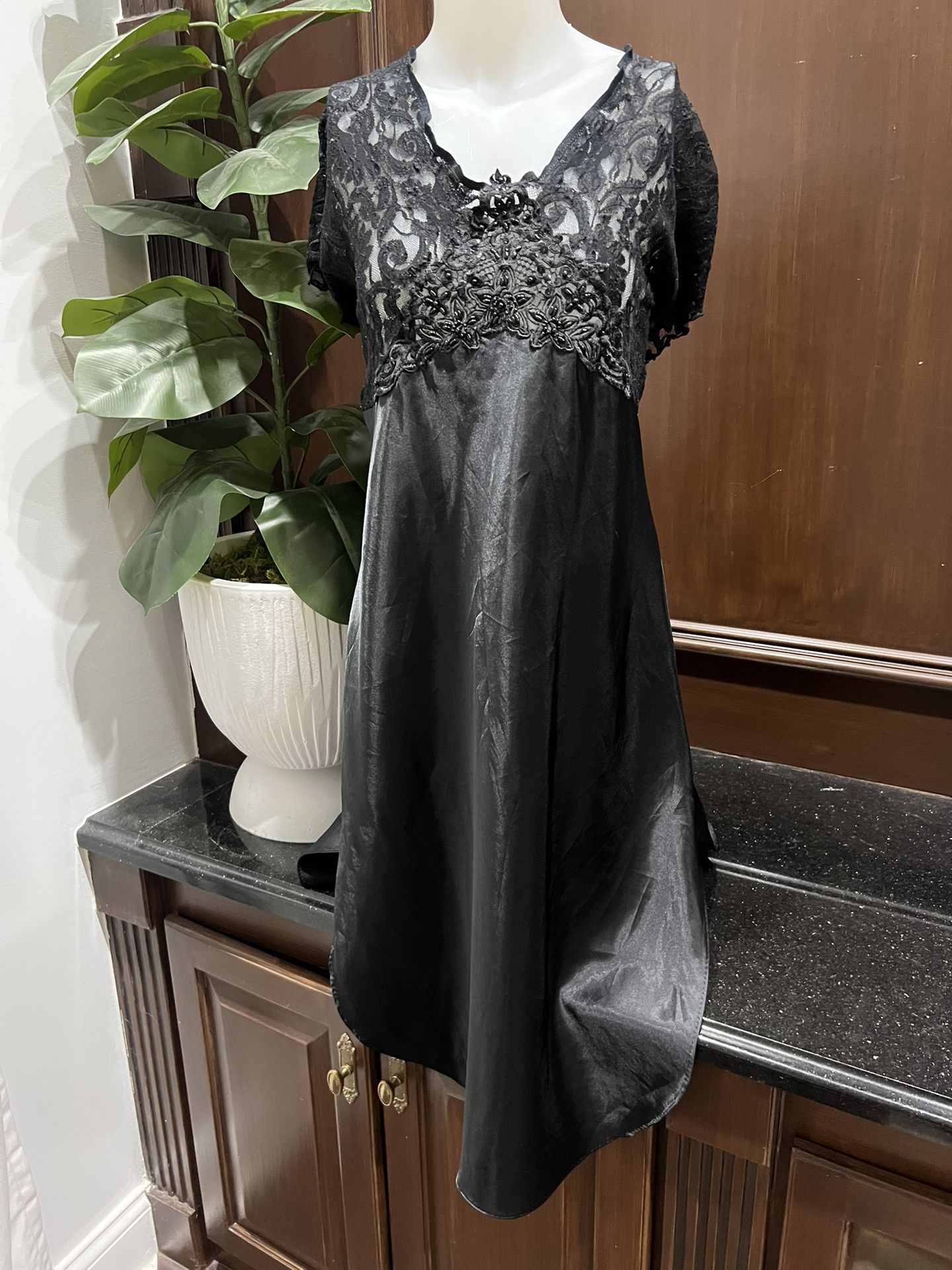 Vintage Cinema Etoile Black Nightgown