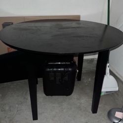 Round Table With 4 Chairs