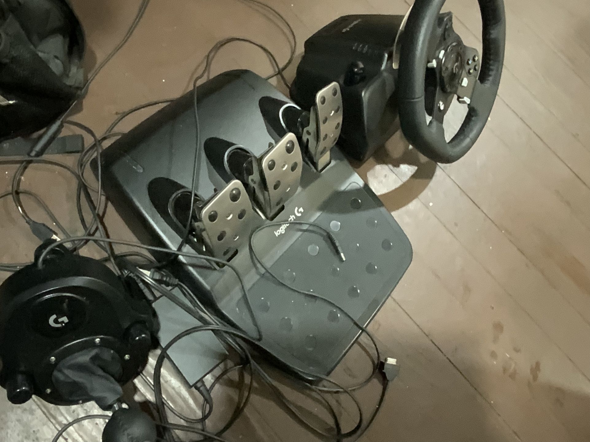 Logitech G920 Racing Wheel + Pedals + Shifter (Xbox/PC)